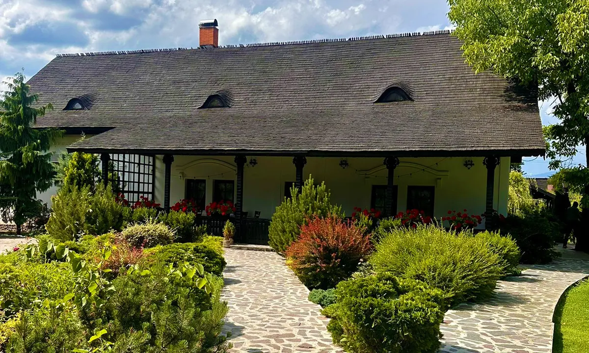 CORCOVA ROY & DAMBOVICEANU